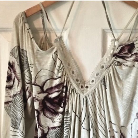 Free People Ivory V-neck Long sleeve top with purple floral print NWOT Size L - Picture 4 of 4